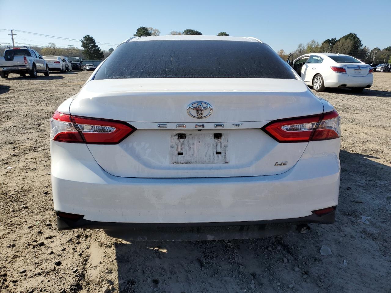 Photo 5 VIN: 4T1B11HK8JU103898 - TOYOTA CAMRY 