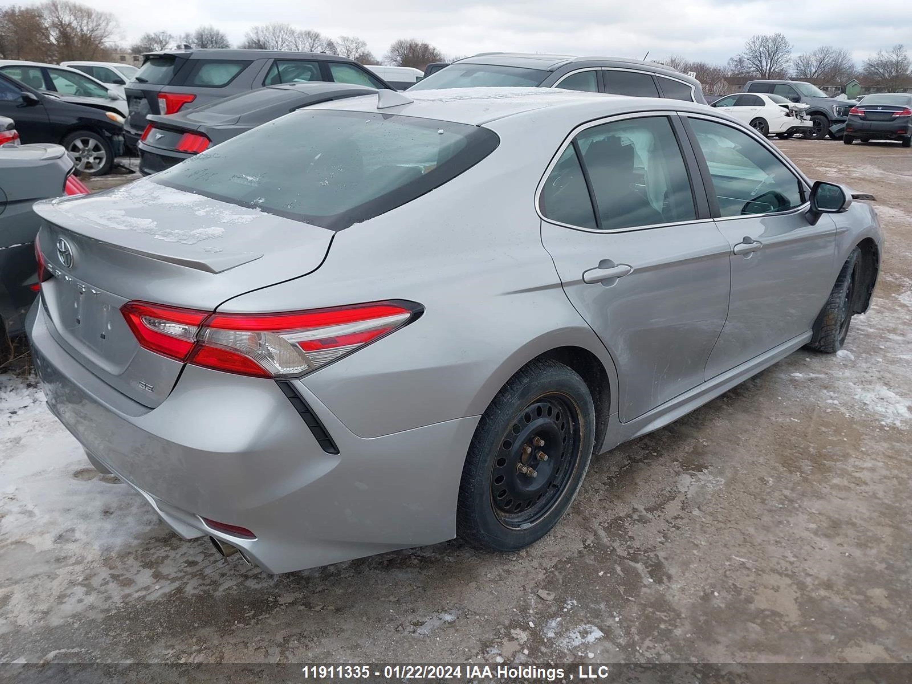 Photo 3 VIN: 4T1B11HK8JU119244 - TOYOTA CAMRY 