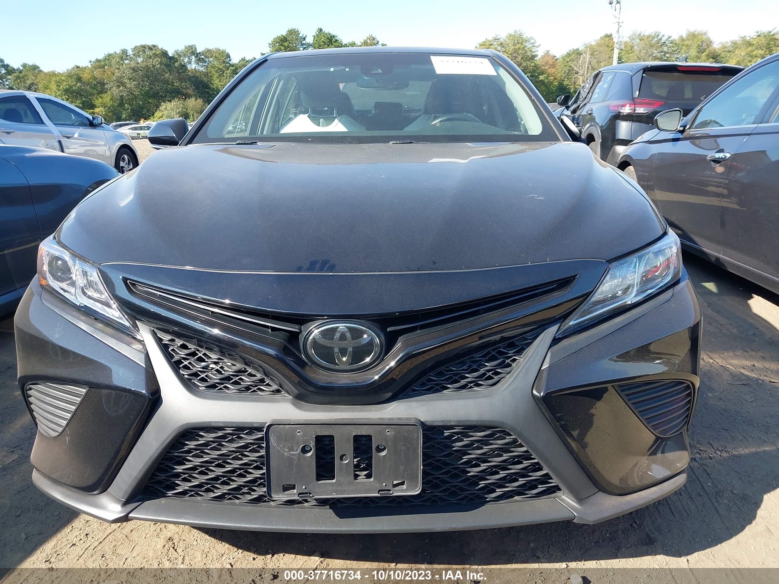 Photo 11 VIN: 4T1B11HK8JU155984 - TOYOTA CAMRY 