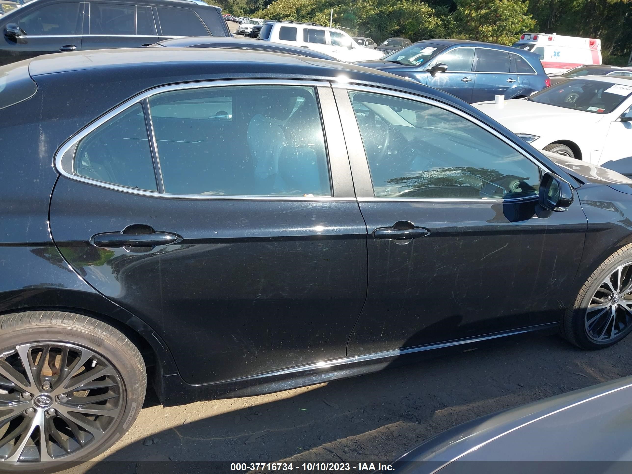 Photo 12 VIN: 4T1B11HK8JU155984 - TOYOTA CAMRY 