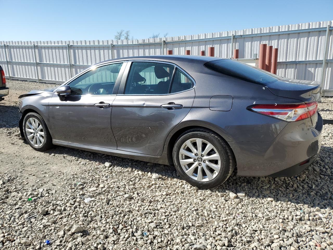 Photo 1 VIN: 4T1B11HK8JU505811 - TOYOTA CAMRY 