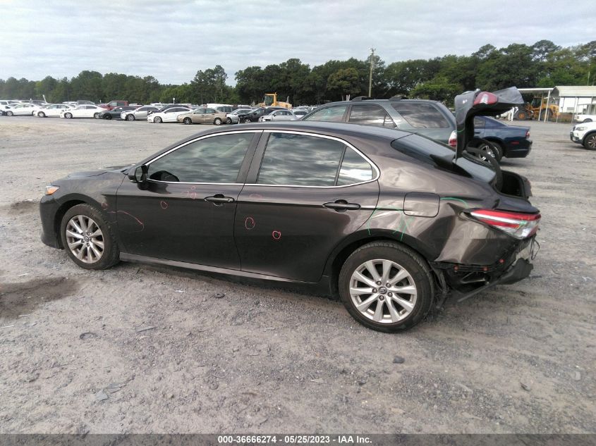 Photo 2 VIN: 4T1B11HK8JU506473 - TOYOTA CAMRY 