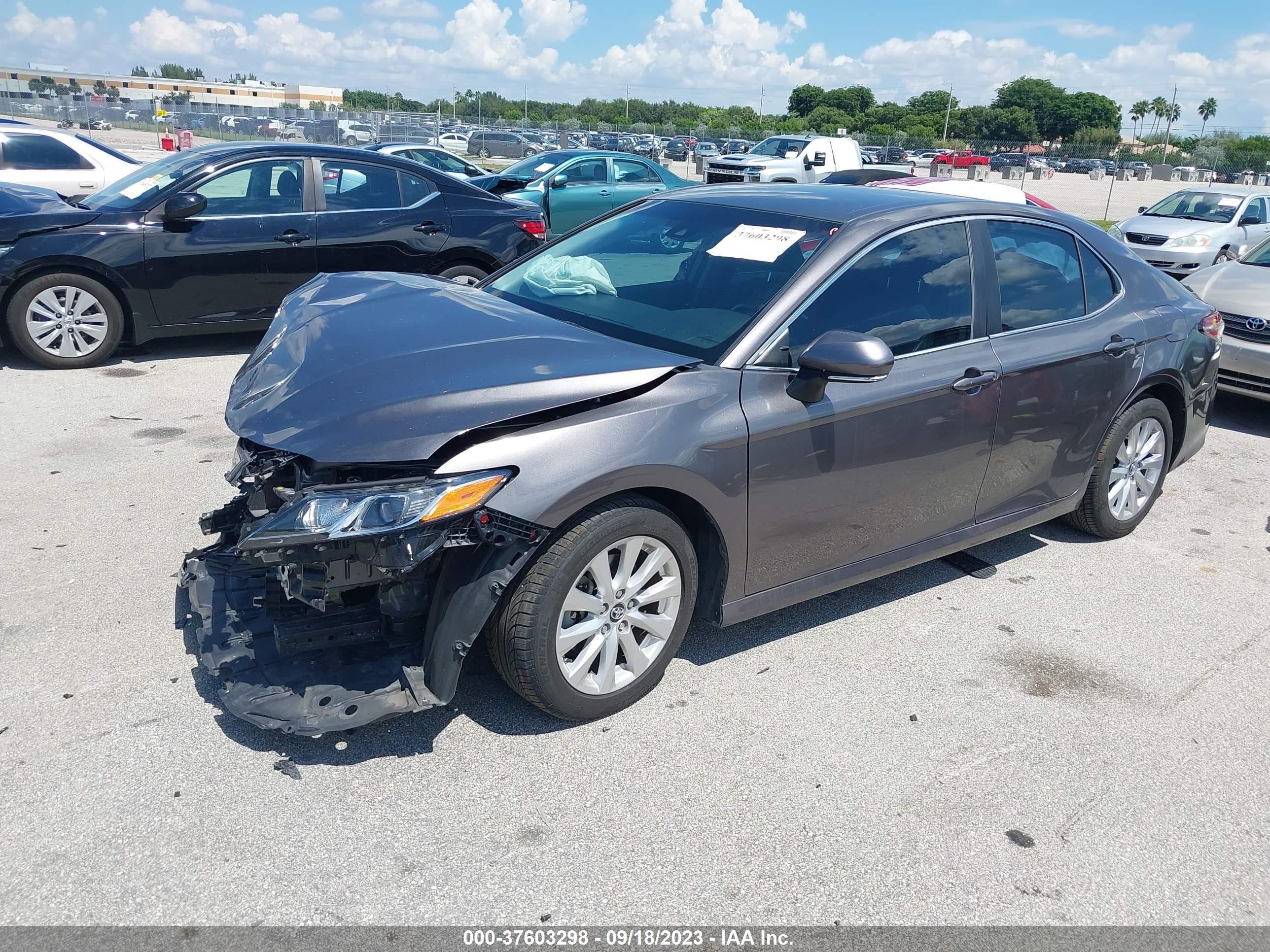 Photo 1 VIN: 4T1B11HK8JU519059 - TOYOTA CAMRY 