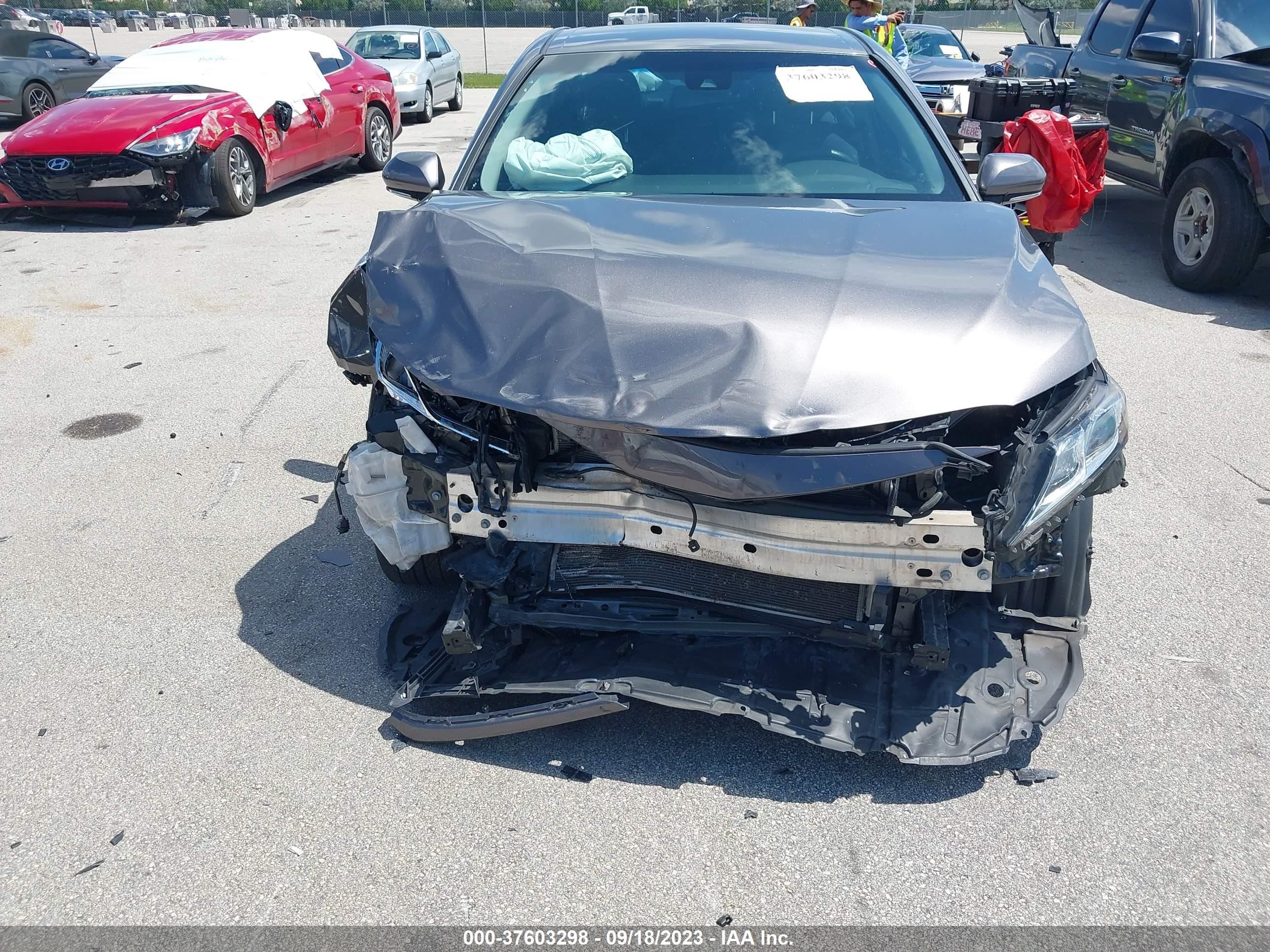 Photo 12 VIN: 4T1B11HK8JU519059 - TOYOTA CAMRY 