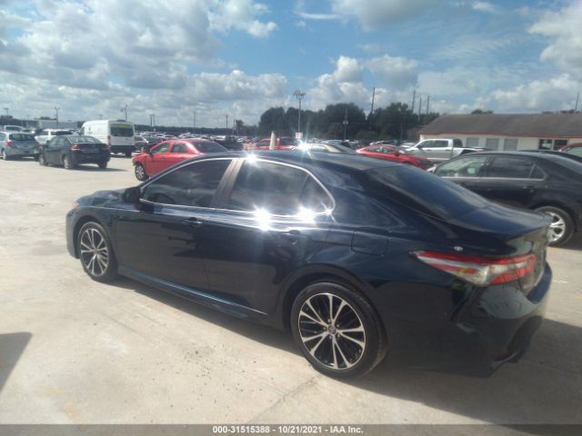 Photo 2 VIN: 4T1B11HK8JU519319 - TOYOTA CAMRY 