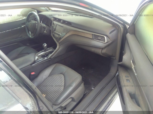 Photo 4 VIN: 4T1B11HK8JU545841 - TOYOTA CAMRY 