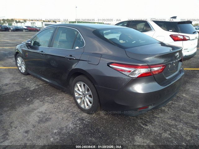 Photo 2 VIN: 4T1B11HK8JU557987 - TOYOTA CAMRY 