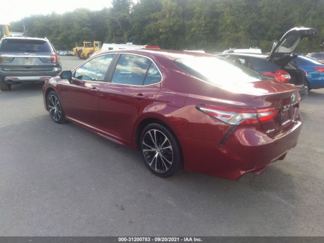 Photo 2 VIN: 4T1B11HK8JU581013 - TOYOTA CAMRY 