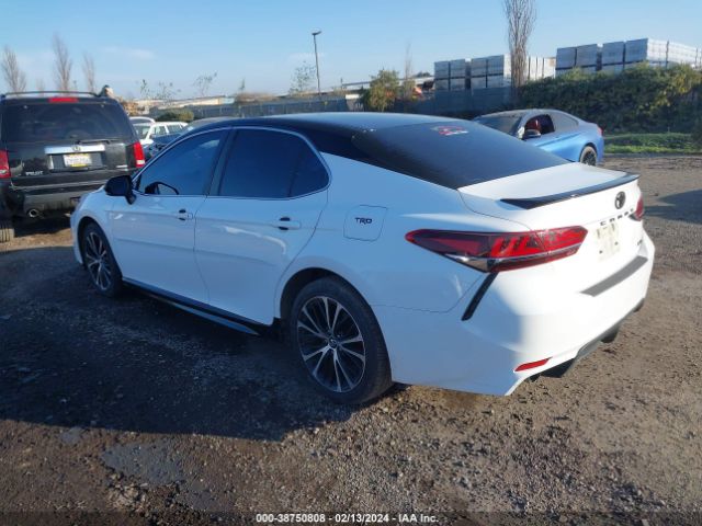 Photo 2 VIN: 4T1B11HK8JU605777 - TOYOTA CAMRY 