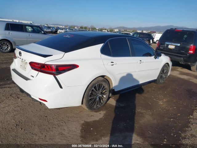 Photo 3 VIN: 4T1B11HK8JU605777 - TOYOTA CAMRY 