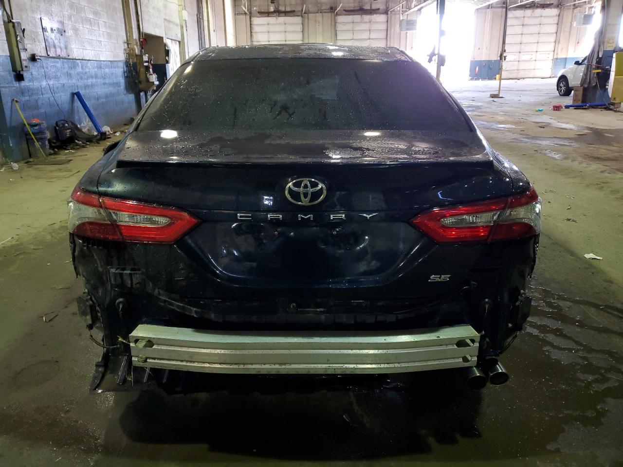 Photo 5 VIN: 4T1B11HK8JU613488 - TOYOTA CAMRY 