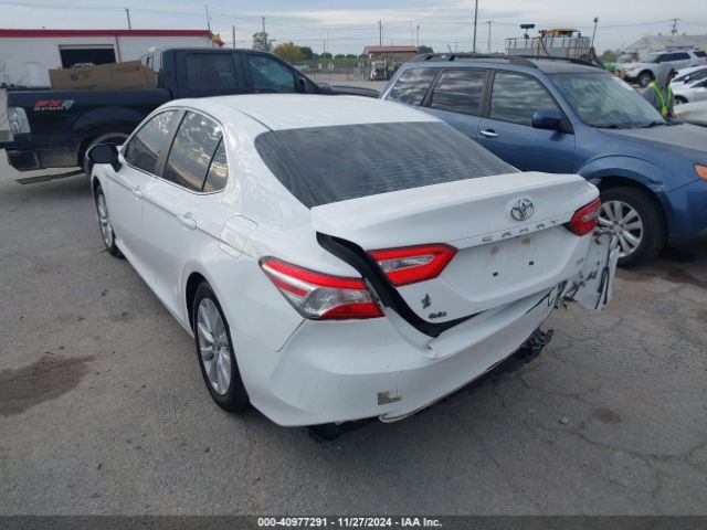 Photo 2 VIN: 4T1B11HK8JU616343 - TOYOTA CAMRY 