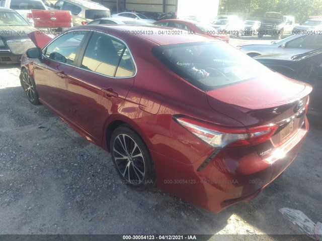 Photo 2 VIN: 4T1B11HK8JU620960 - TOYOTA CAMRY 