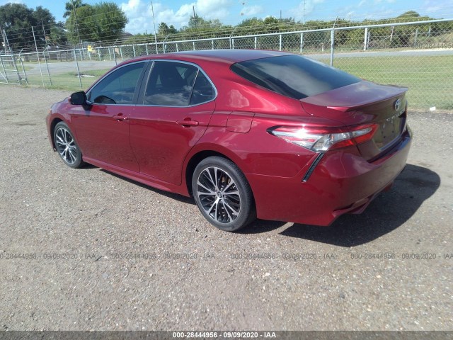 Photo 2 VIN: 4T1B11HK8JU626306 - TOYOTA CAMRY 