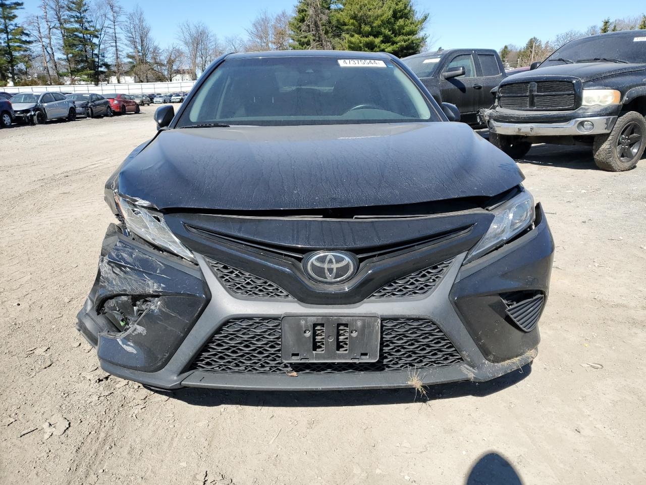 Photo 4 VIN: 4T1B11HK8JU641243 - TOYOTA CAMRY 