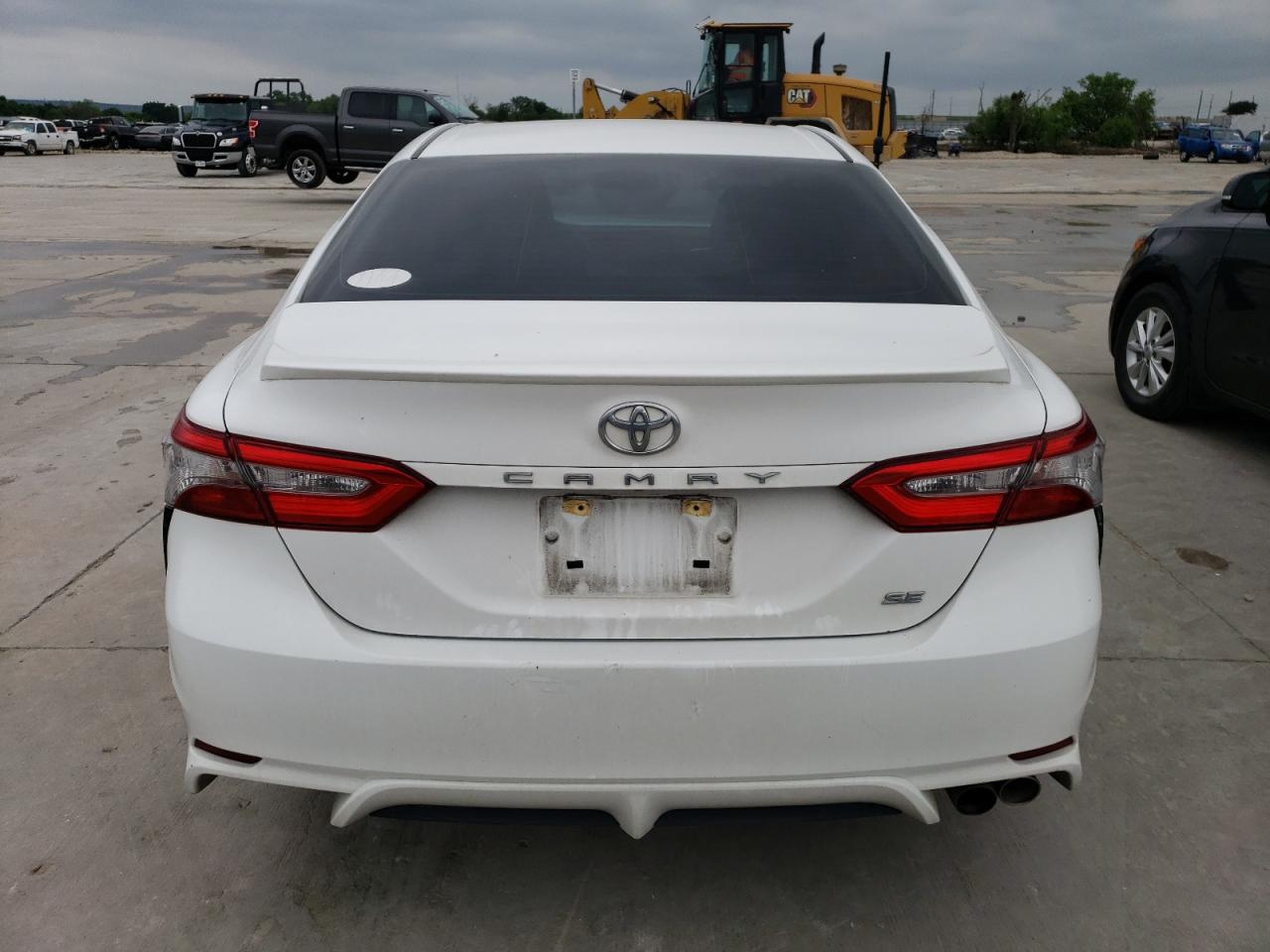 Photo 5 VIN: 4T1B11HK8JU653263 - TOYOTA CAMRY 