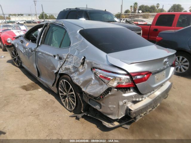 Photo 2 VIN: 4T1B11HK8JU662027 - TOYOTA CAMRY 