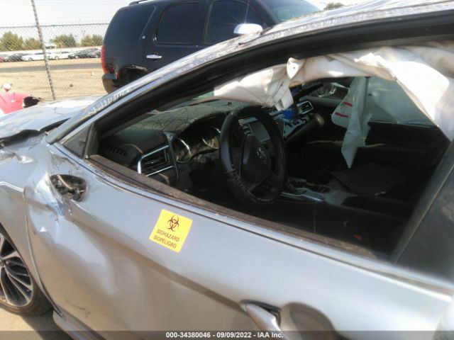 Photo 4 VIN: 4T1B11HK8JU662027 - TOYOTA CAMRY 