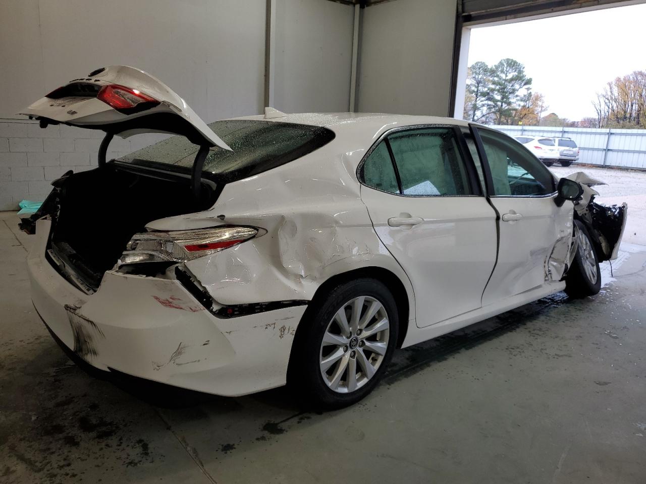 Photo 2 VIN: 4T1B11HK8KU258209 - TOYOTA CAMRY 