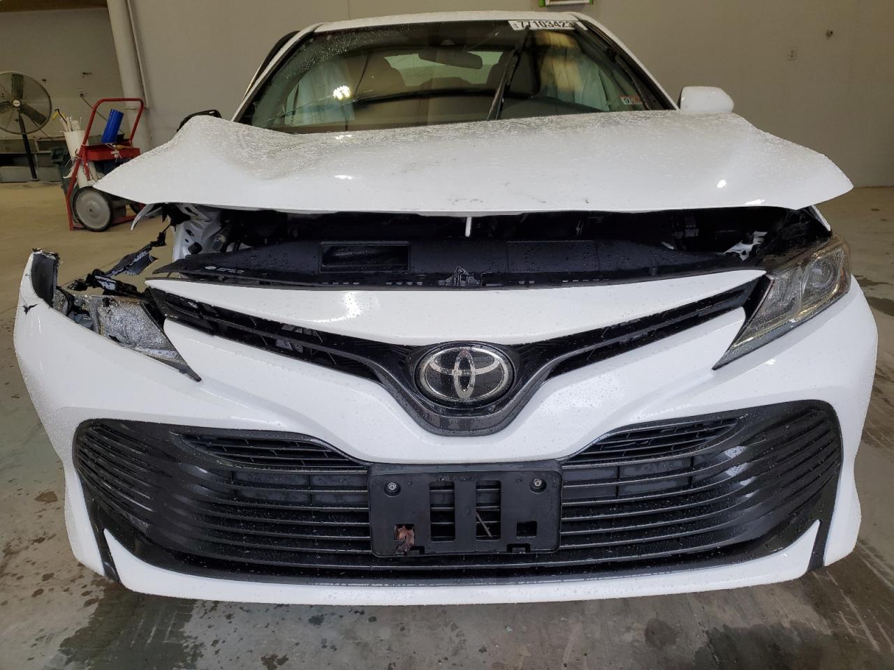 Photo 4 VIN: 4T1B11HK8KU258209 - TOYOTA CAMRY 