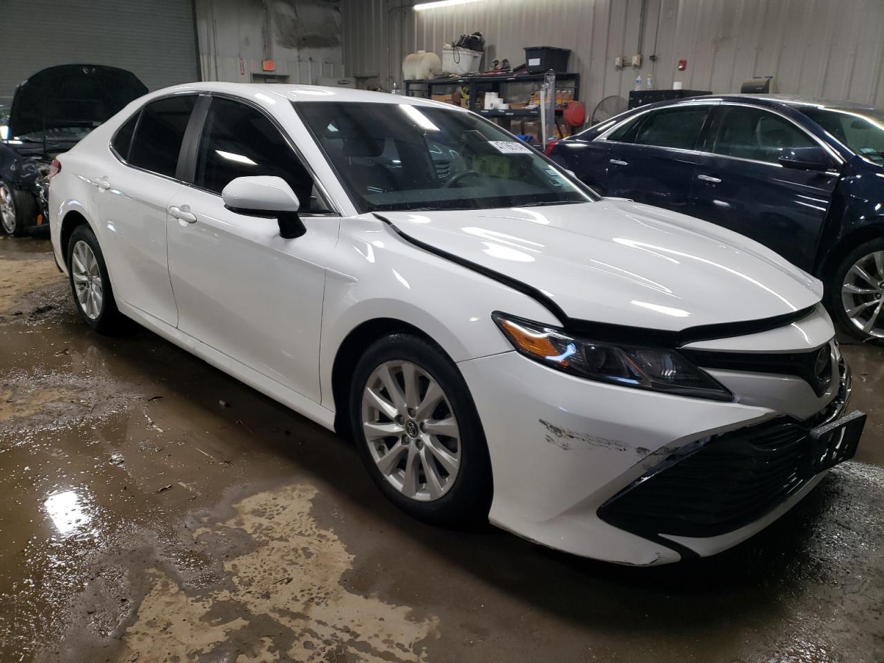 Photo 3 VIN: 4T1B11HK8KU683543 - TOYOTA CAMRY 