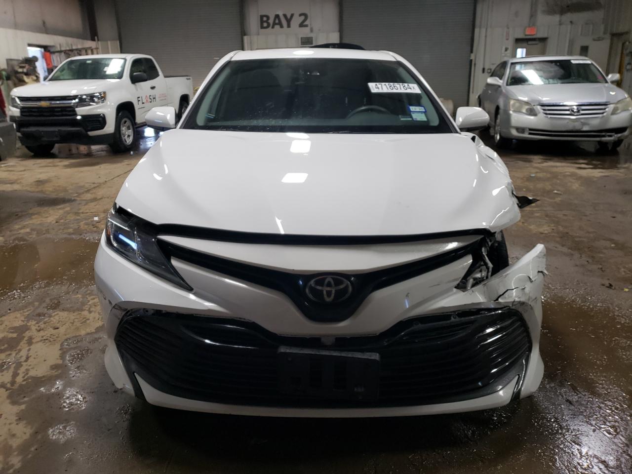 Photo 4 VIN: 4T1B11HK8KU683543 - TOYOTA CAMRY 