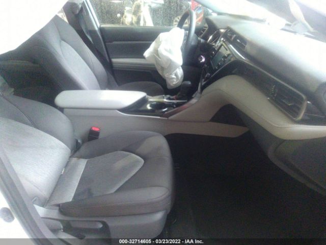 Photo 4 VIN: 4T1B11HK8KU789605 - TOYOTA CAMRY 