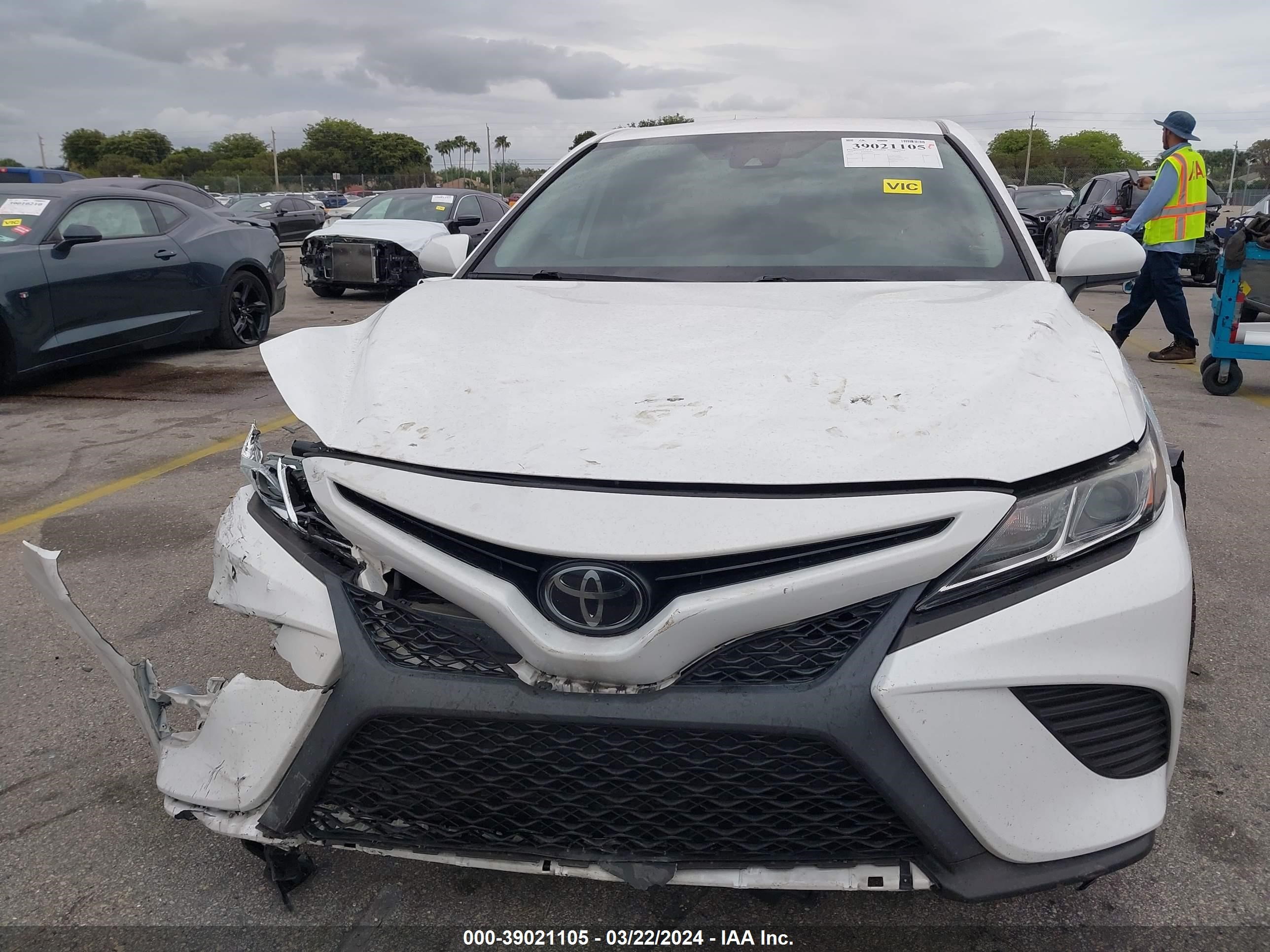 Photo 11 VIN: 4T1B11HK8KU821470 - TOYOTA CAMRY 