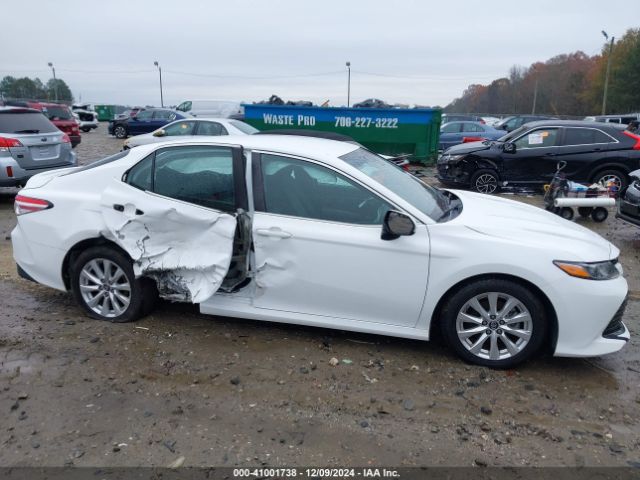 Photo 5 VIN: 4T1B11HK9JU017743 - TOYOTA CAMRY 