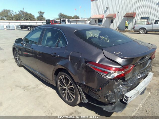 Photo 2 VIN: 4T1B11HK9JU025132 - TOYOTA CAMRY 