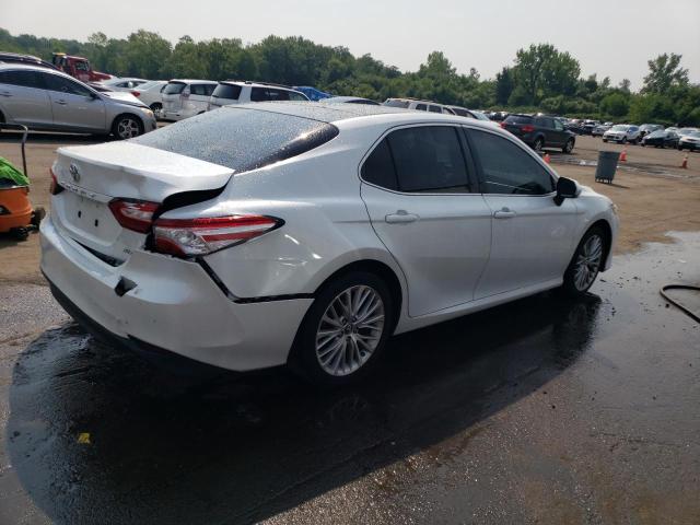 Photo 2 VIN: 4T1B11HK9JU043243 - TOYOTA CAMRY XLE 