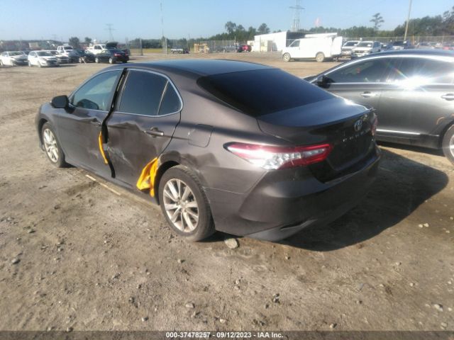 Photo 2 VIN: 4T1B11HK9JU044974 - TOYOTA CAMRY 