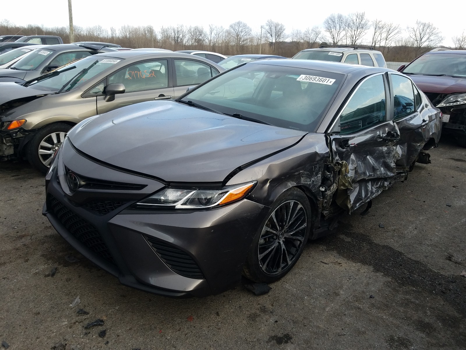 Photo 1 VIN: 4T1B11HK9JU058132 - TOYOTA CAMRY 