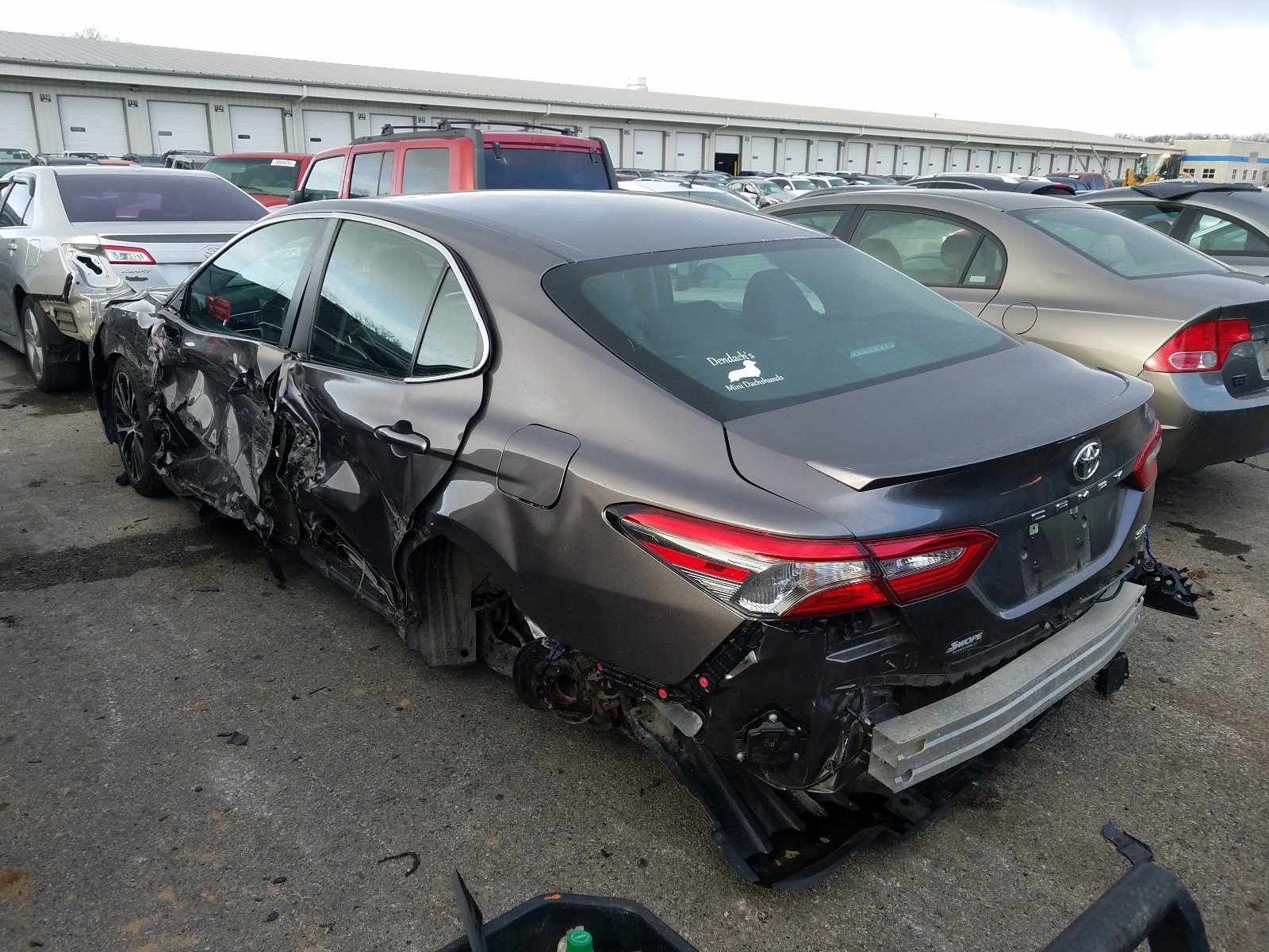 Photo 2 VIN: 4T1B11HK9JU058132 - TOYOTA CAMRY 