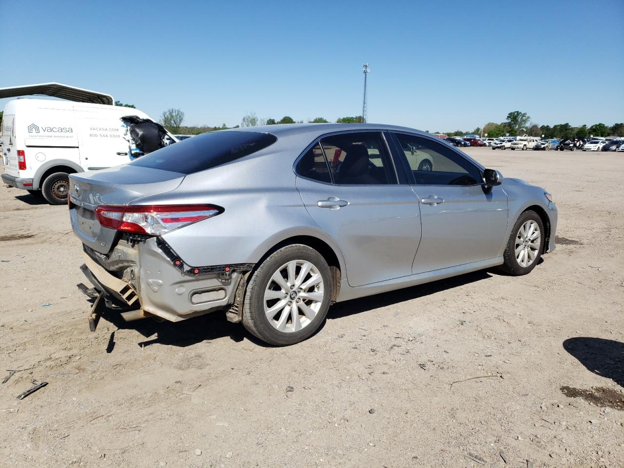 Photo 2 VIN: 4T1B11HK9JU074122 - TOYOTA CAMRY 