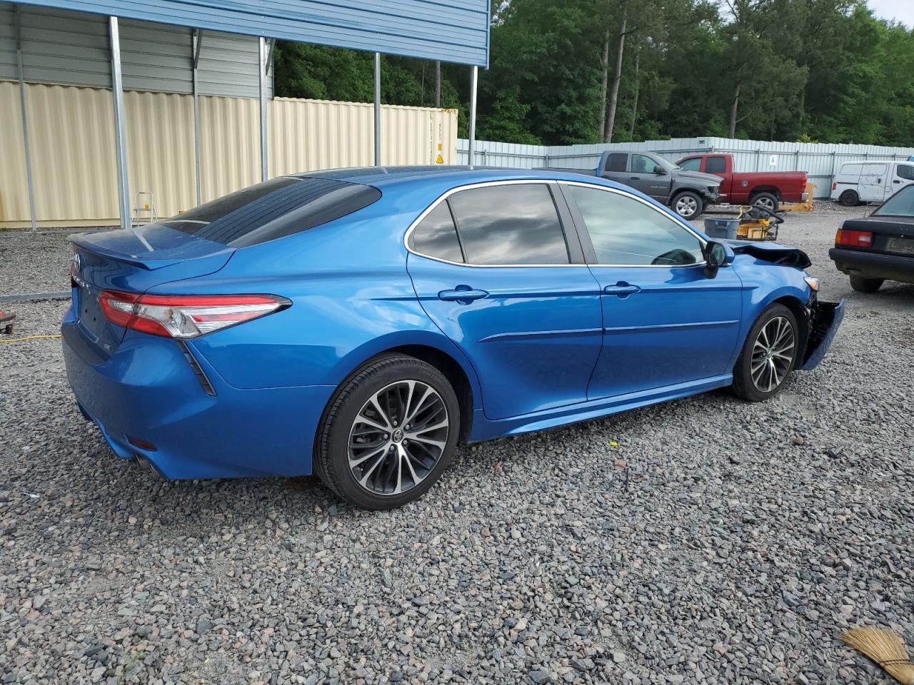 Photo 2 VIN: 4T1B11HK9JU074640 - TOYOTA CAMRY 