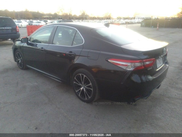 Photo 2 VIN: 4T1B11HK9JU095813 - TOYOTA CAMRY 