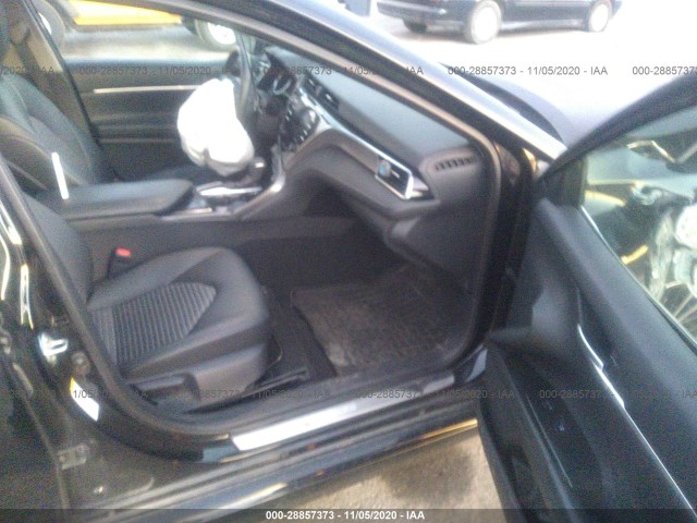 Photo 4 VIN: 4T1B11HK9JU095813 - TOYOTA CAMRY 