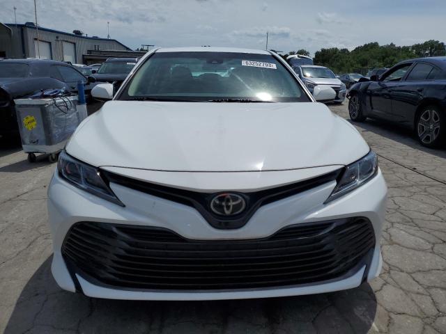 Photo 4 VIN: 4T1B11HK9JU097870 - TOYOTA CAMRY 