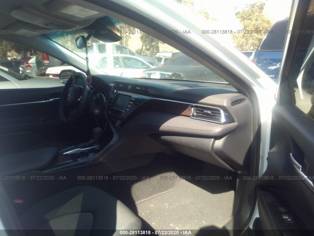 Photo 4 VIN: 4T1B11HK9JU129152 - TOYOTA CAMRY 