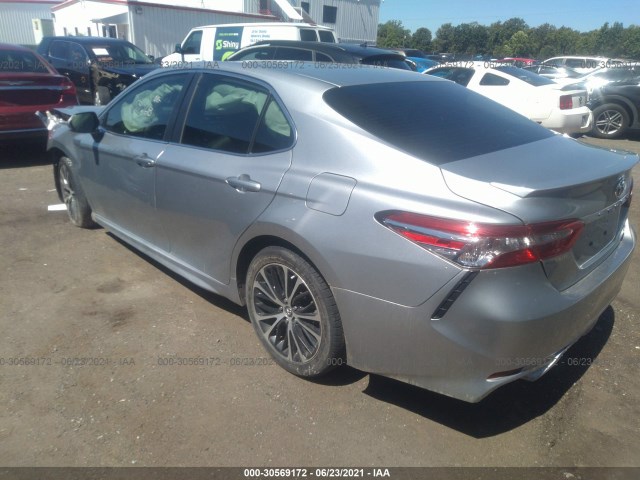 Photo 2 VIN: 4T1B11HK9JU138188 - TOYOTA CAMRY 