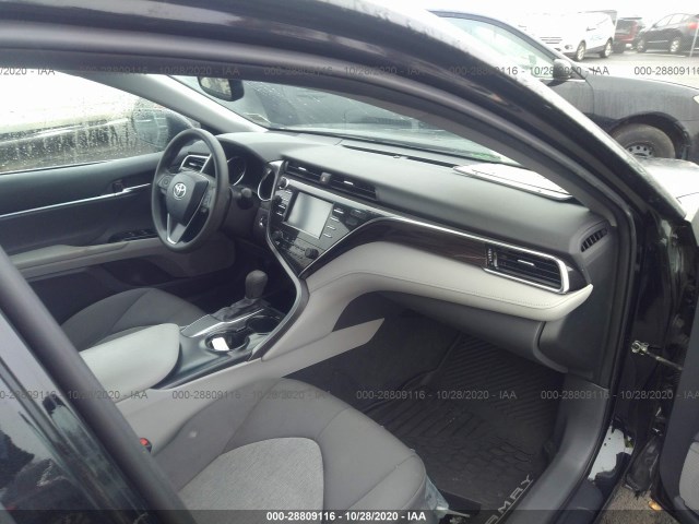 Photo 4 VIN: 4T1B11HK9JU141768 - TOYOTA CAMRY 