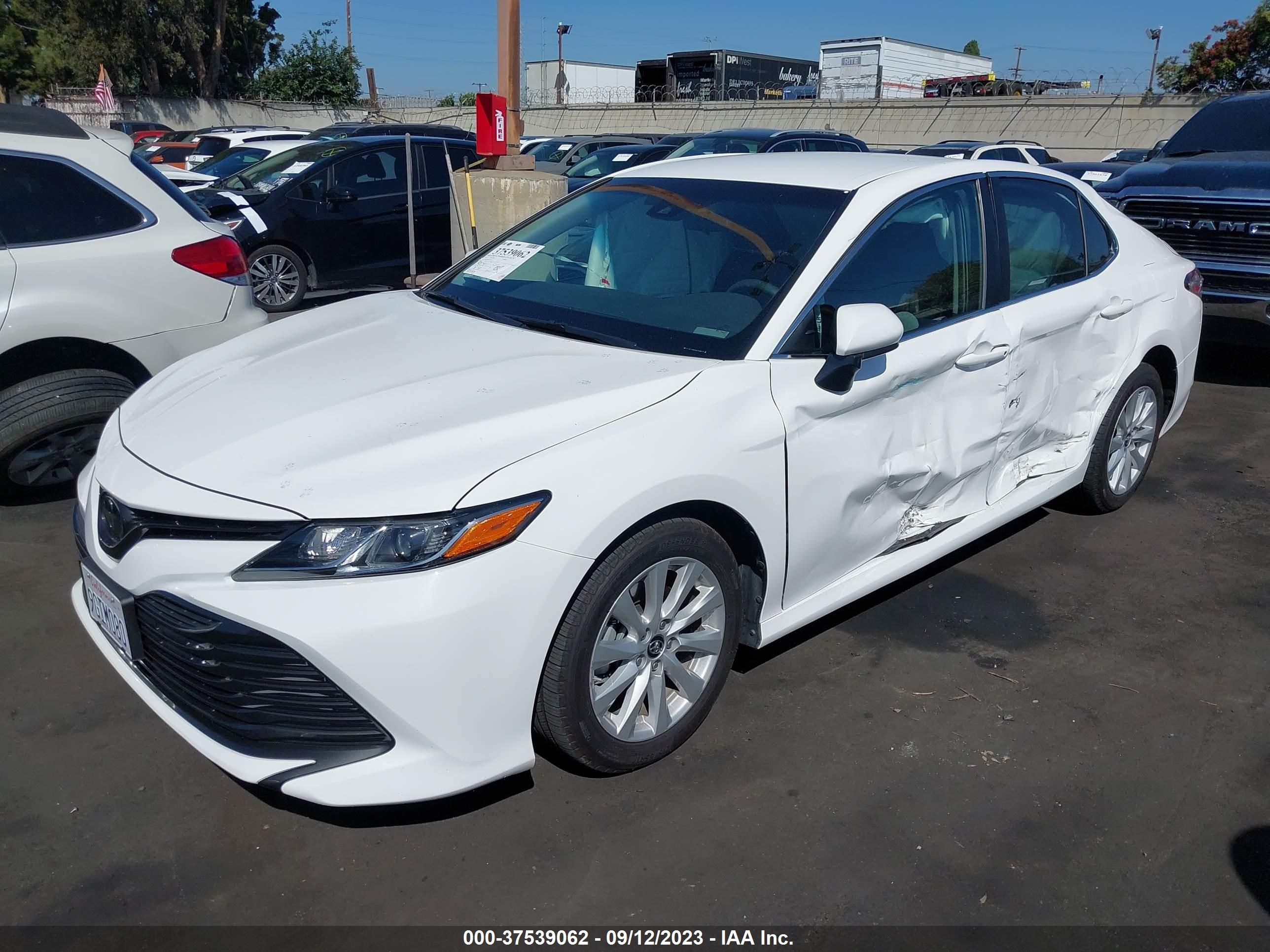 Photo 1 VIN: 4T1B11HK9JU145674 - TOYOTA CAMRY 