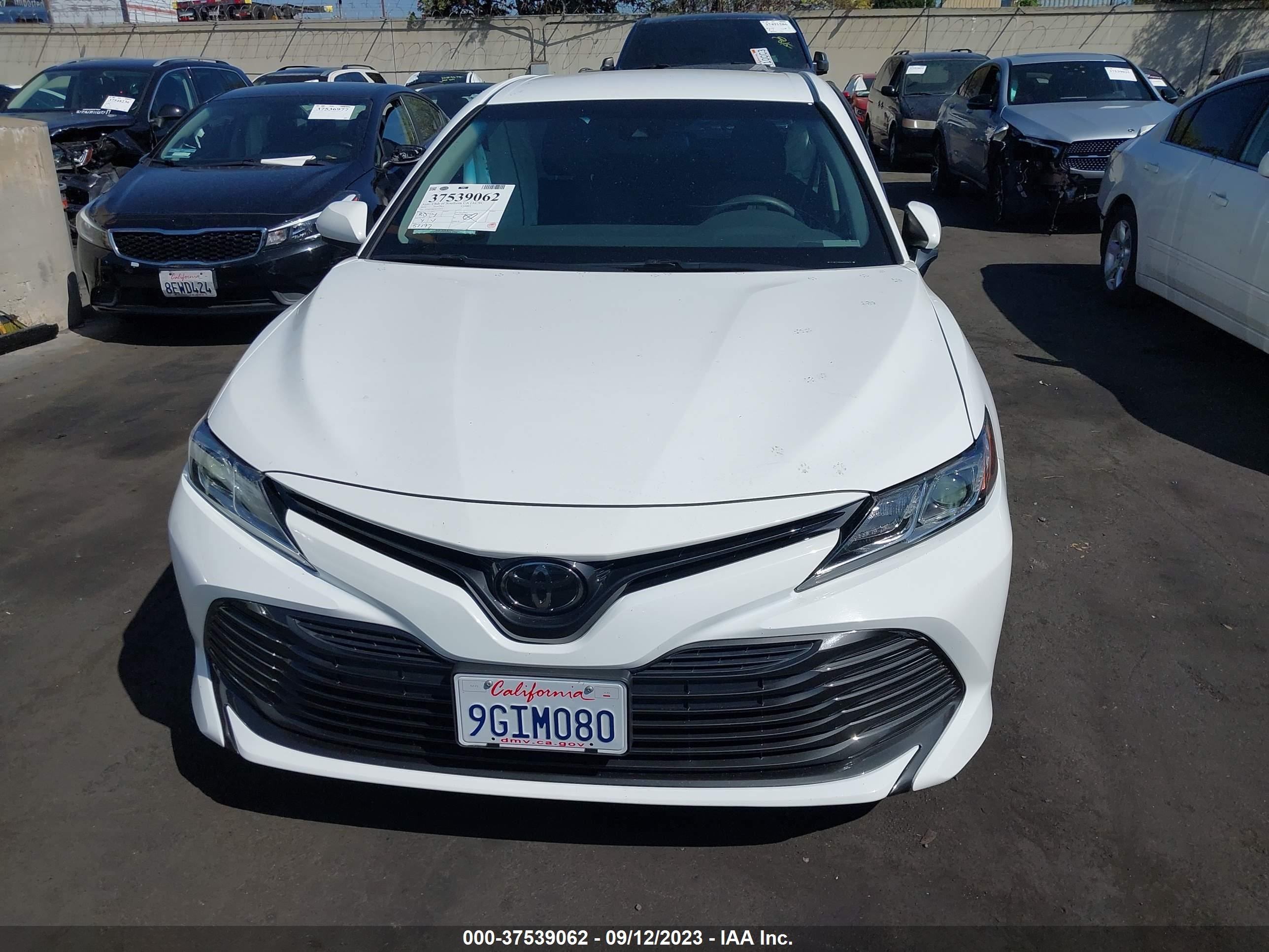 Photo 11 VIN: 4T1B11HK9JU145674 - TOYOTA CAMRY 