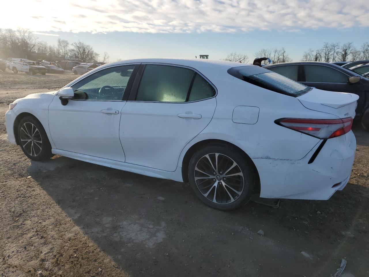 Photo 1 VIN: 4T1B11HK9JU152785 - TOYOTA CAMRY 