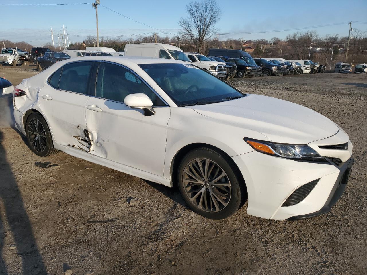 Photo 3 VIN: 4T1B11HK9JU152785 - TOYOTA CAMRY 