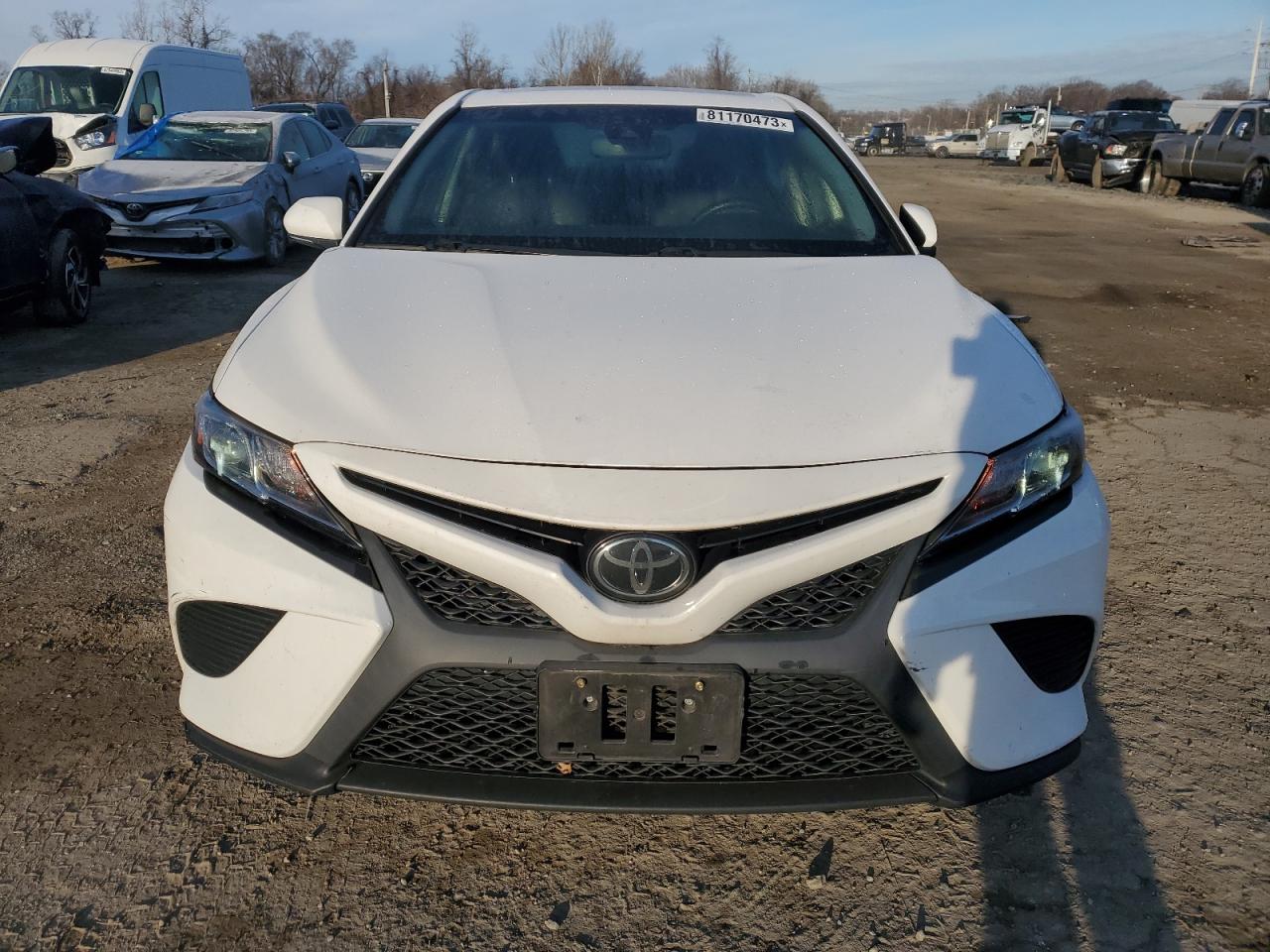 Photo 4 VIN: 4T1B11HK9JU152785 - TOYOTA CAMRY 