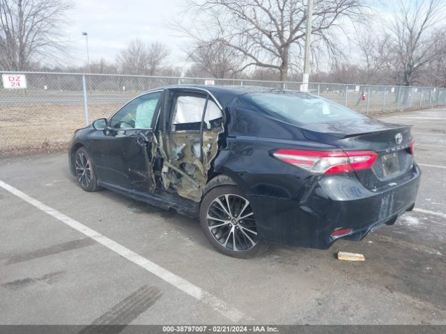 Photo 2 VIN: 4T1B11HK9JU155475 - TOYOTA CAMRY 