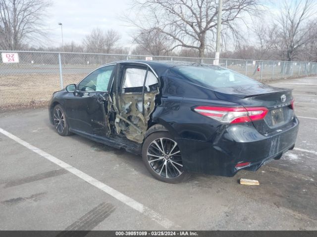 Photo 2 VIN: 4T1B11HK9JU155475 - TOYOTA CAMRY 