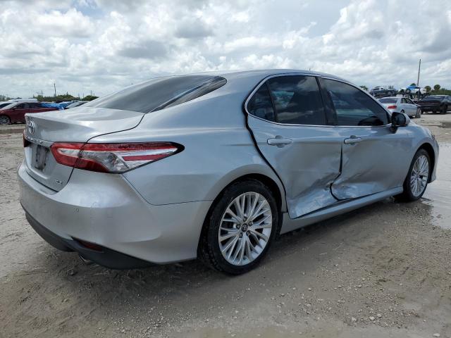 Photo 2 VIN: 4T1B11HK9JU514307 - TOYOTA CAMRY 